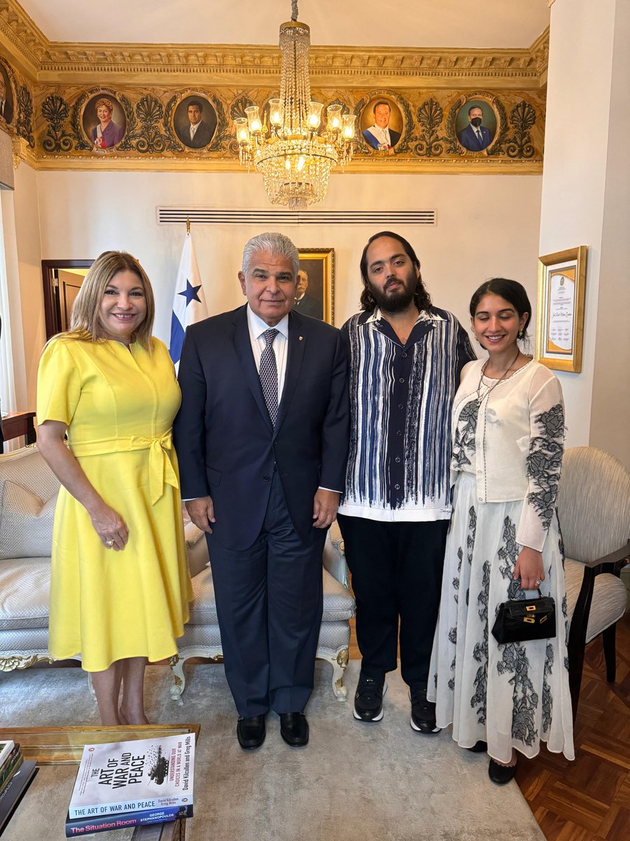 JoseRaulMulino's tweet photo. A Maricel, mis hijos y yo nos dio mucho gusto recibir a Anant Ambani y su esposa Radika Merchant, de la India, durante su visita a Panamá donde pasaron su luna de miel.  Bienvenidos. https://t.co/6FgbH4W717