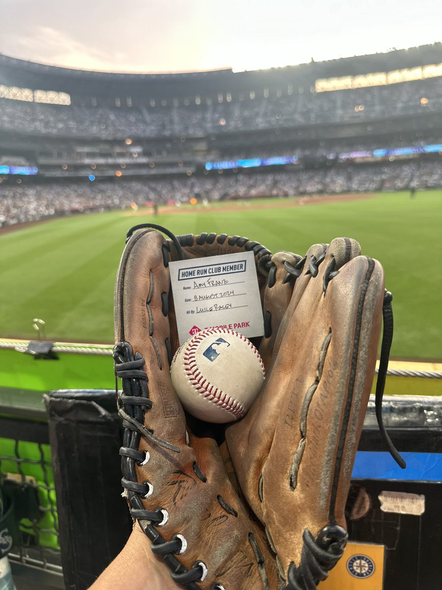 ichimeterlady's tweet photo. Thanks for the dinger last night Luke! I got to catch it right in front of my Tigger fan friends while they ate ice cream 😜
#LukeRaley #NukeRaley #TridentsUp #GoMariners https://t.co/tx3stF0QSj