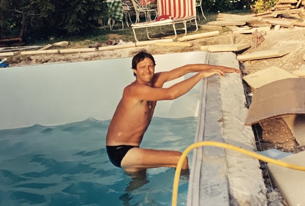 BeuginDaniel's tweet photo. Je t’aime papa . Joyeux 8 mois au Paradis . J’espère que tu te repose bien et que tu es toujours un touche-à-tout la haut ♥️
C’est un honneur d’être ta fifille, ta nono !
Voulez vous que je poste des photos de ses autres toiles et voitures qu’il a restaurées ? De ces créations ? https://t.co/SvVITzOMcz