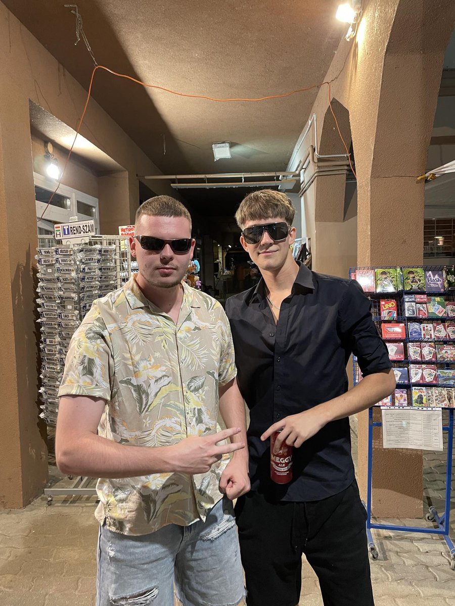 OktáviaDementor (@rokydenemboxolo) on Twitter photo . <a href="/NaniiR6/">Nanii</a> ma este hódítunk az fix, a frissen vásárolt szemüvegekkel . <a href="/NaniiR6/">Nanii</a> ma este hódítunk az fix, a frissen vásárolt szemüvegekkel