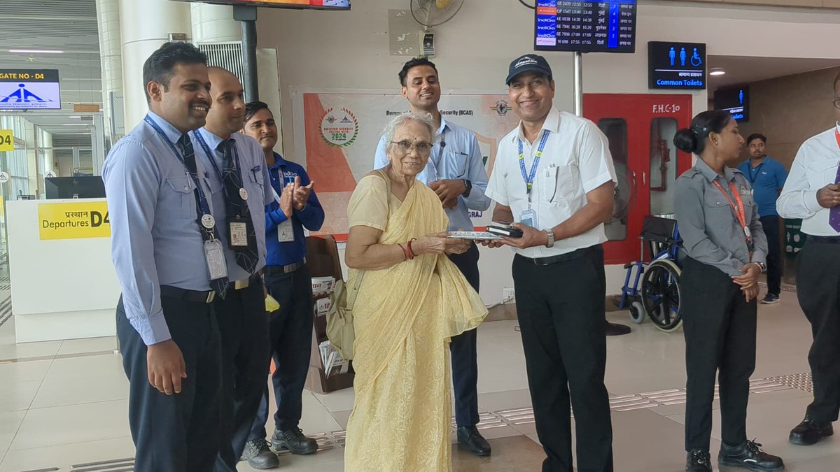 aaiprayagraj's tweet photo. On day 05 of Aviation Security culture week (05.08.24 to 11.08.24), Quiz completion was organised amongst passengers. Passengers of every age group participated and replied interestingly and awarded by gifts also.
#See_it #Say_it #Secure_it
@AAI_Official @aaiRedNR https://t.co/gsQP7FHB9Z