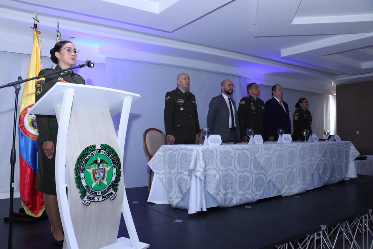 ServicioPolicia's tweet photo. #Bogotá | Con la participación de 20 uniformados de siete departamentos del país, junto a @USAID_Colombia y @FUPADColombia culminamos con éxito la capacitación en mediación policial para fortalecer la resolución pacífica de conflictos en los territorios. https://t.co/vT1CSXyXnV