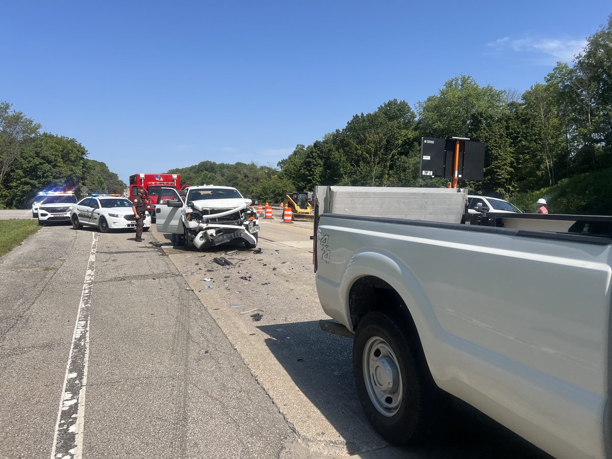 Deputies are on scene a crash on Lloyd Expressway and Middle Mt Vernon Rd.  There are minor injuries.  Try to avoid the area while first responders clear the scene.