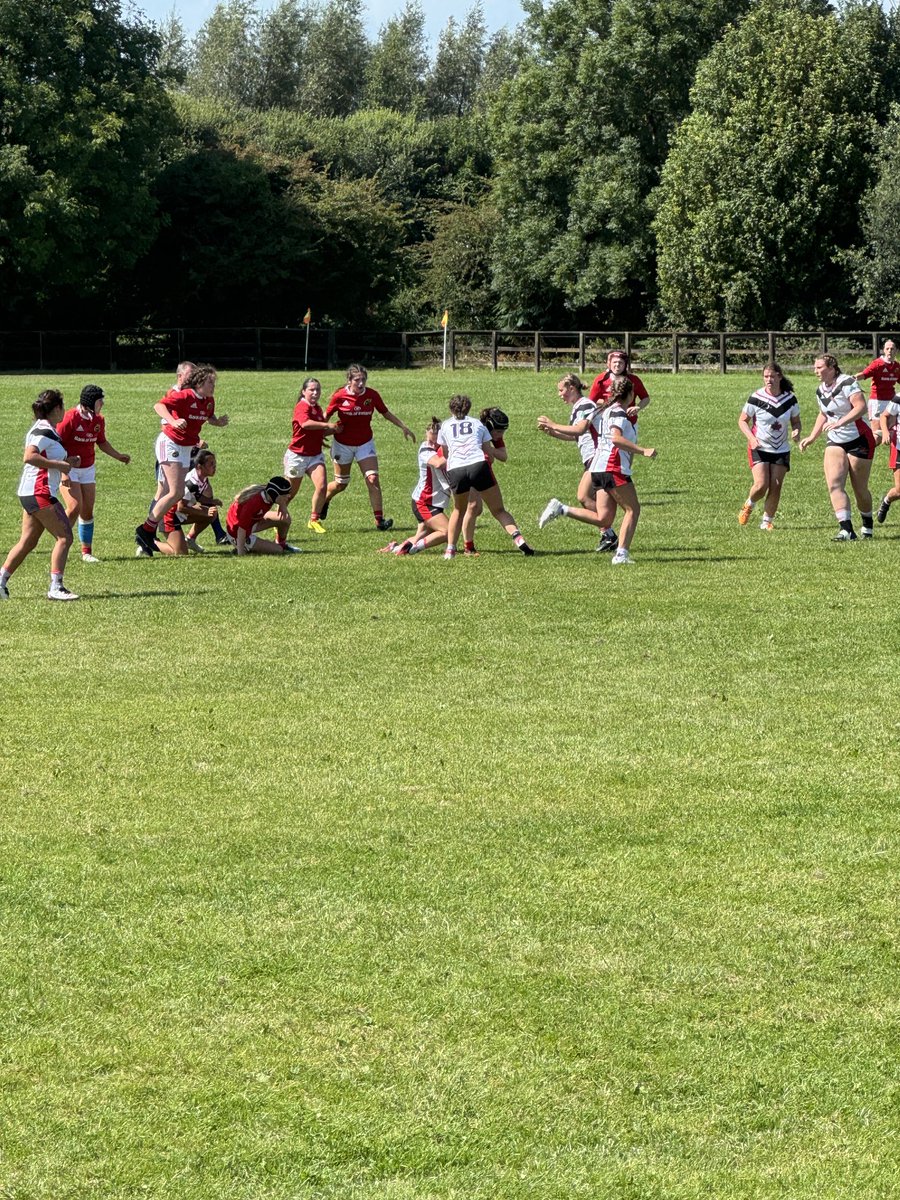 PDurkan's tweet image. ⁦@Munsterrugby⁩ ⁦@MunsterReferee⁩ ⁦@MunsterWomen⁩ ⁦@MJCRugby⁩ what an absolute treat to watch the Munster u17 girls put on an exhibition of Running Rugby Vs a Canadian Selection in Coonagh today @ lunchtime. Well done ⁦@Shannon_RFC⁩ looking mighty