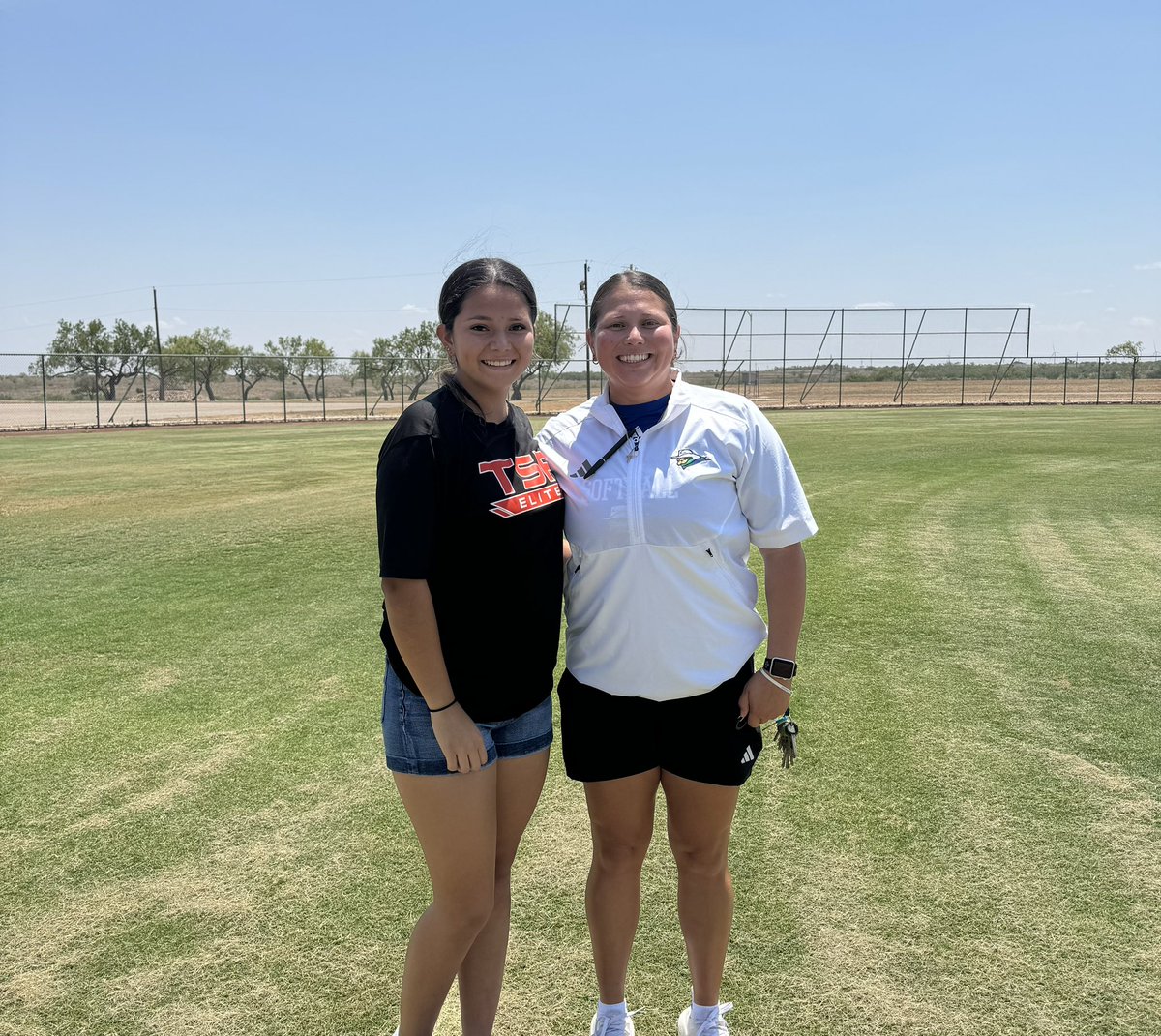 HarleyGarza14's tweet photo. Thank you @Coach_Reyna21 for the great visit today! https://t.co/BwCZ7mEvUt