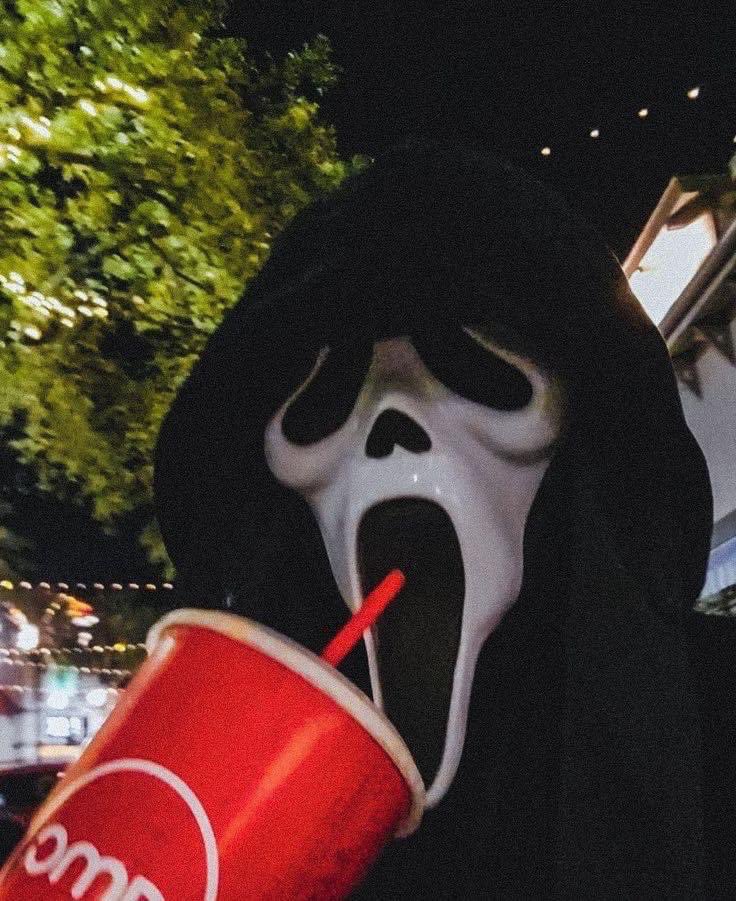 thespookygirll's tweet photo. nobody:

me in august: https://t.co/aTjOj4CfrF