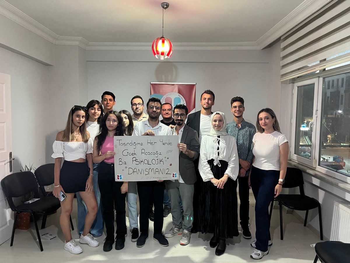 turkpdristanbul's tweet photo. Türk PDR Derneği İstanbul Avrupa Temsilciliği olarak Türk PDR Topluluk Ekibini ofisimizde ağırlamaktan mutluluk duyduk. Bu buluşmada bizleri yalnız bırakmayan Pdok ekiplerimize de teşekkür ederiz. 
@mesutyldrm_pdr 
@turkpdrtopluluk 
@seymanbal 
@PFurkanden https://t.co/uzJc8bNrOL