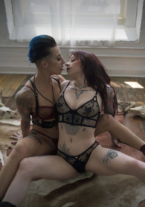 It&rsquo;s honestly WILD  how many clients miss out on booking @SalemMoonTV and I together. I mean&hellip; show me<a href="/tag/oscarmerridaphotography"class="tags"><span>#oscarmerridaphotography</span></a>