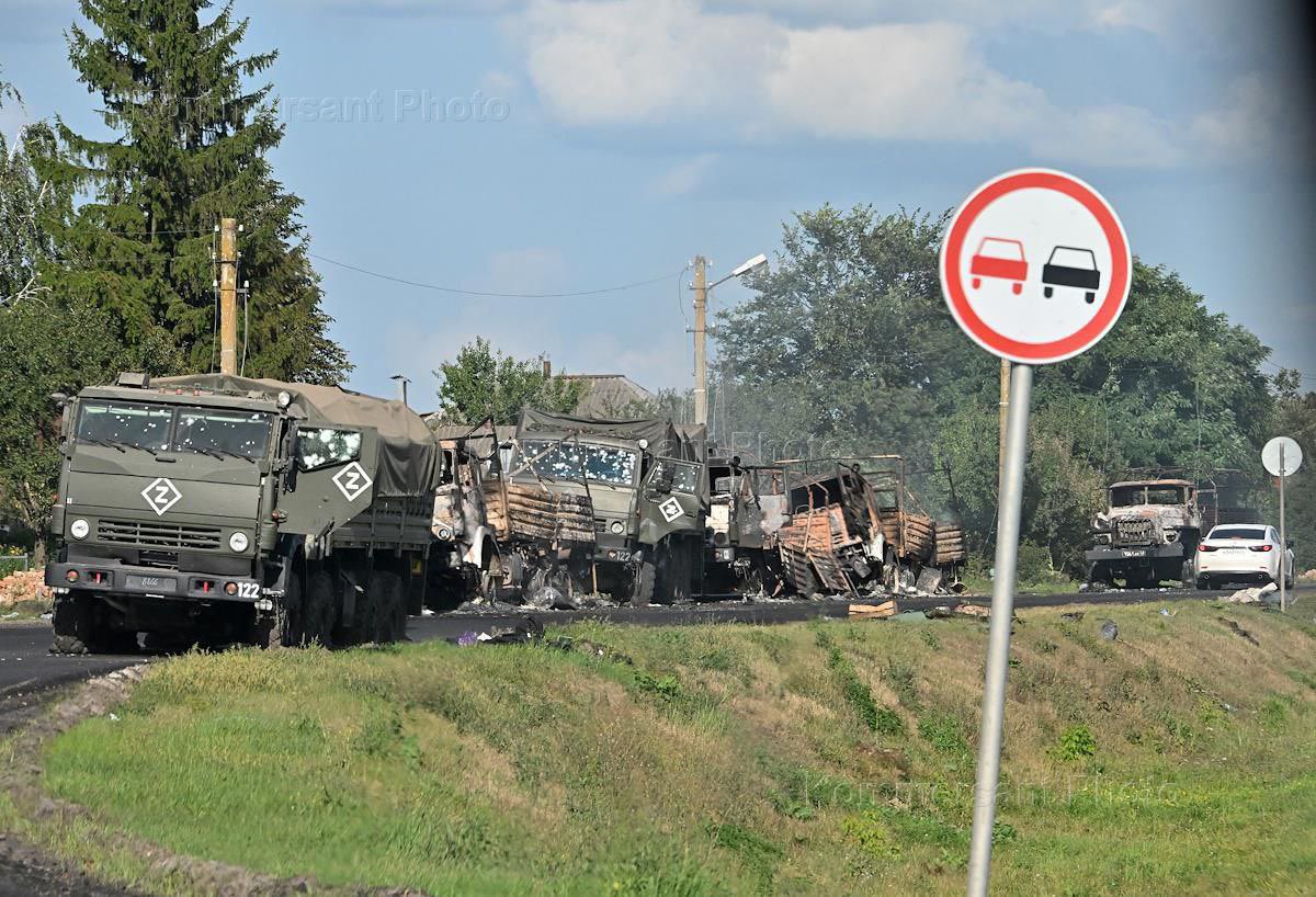 Maks_NAFO_FELLA's tweet photo. ☠️ Additional shots of destroyed Russian column in Kursk region. https://t.co/UaCWcL26Be