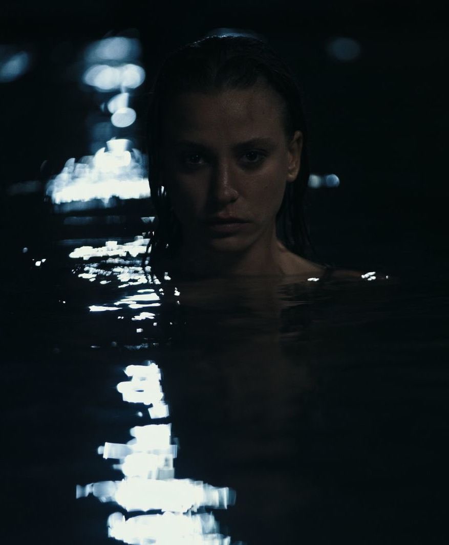 serenaysarchive's tweet photo. serenay sarıkaya , şahmaran setinden👸

•adana/2022-2023 https://t.co/4oFtiW4h40