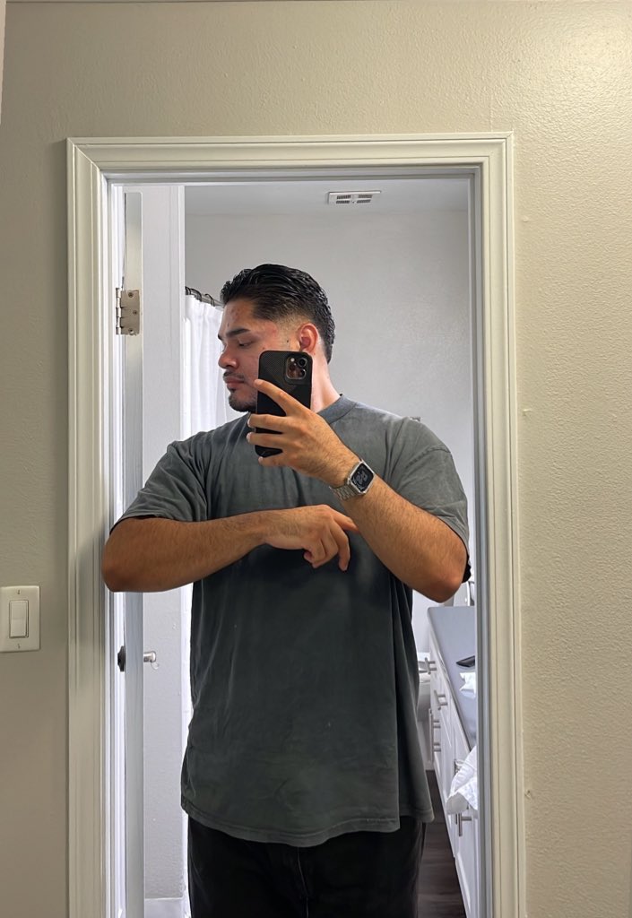 gaslightpapi's tweet image. Just wanted to show off my haircut 🥰