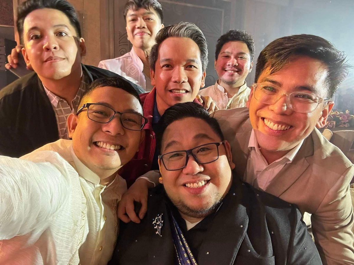 iam_PAUVINCE's tweet photo. Friends! They keep you sane! What a way to close my work week. 🫰🤙🤭 #PDekada #ProjectDuo s https://t.co/pqgNSgbrkR