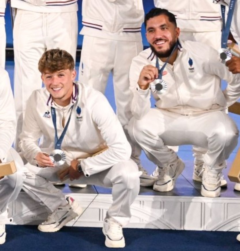 GonesRadioOff's tweet photo. 𝗝𝗘𝗨𝗫 𝗢𝗟𝗬𝗠𝗣𝗜𝗤𝗨𝗘 𝗟𝗬𝗢𝗡𝗡𝗔𝗜𝗦 !
Bravo les garçons ! #OL 🇫🇷🥈 https://t.co/cJuM2pvDQz