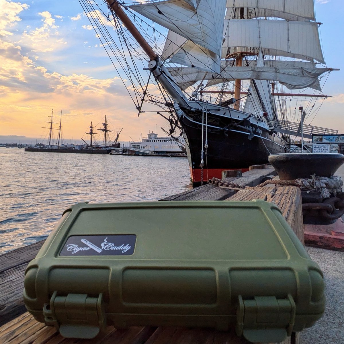 CigarCaddy's tweet photo. From bustling cities to vast oceans - This Travel Case will keep your gear safe. Don't miss out! Learn more about how to get your Cigar Caddy® at https://t.co/FkKzRZNSiQ #CigarCaddy #TravelCaddy #TravelGear #Outdoors #Explorer #Wanderlust https://t.co/Pt5djjdcZz
