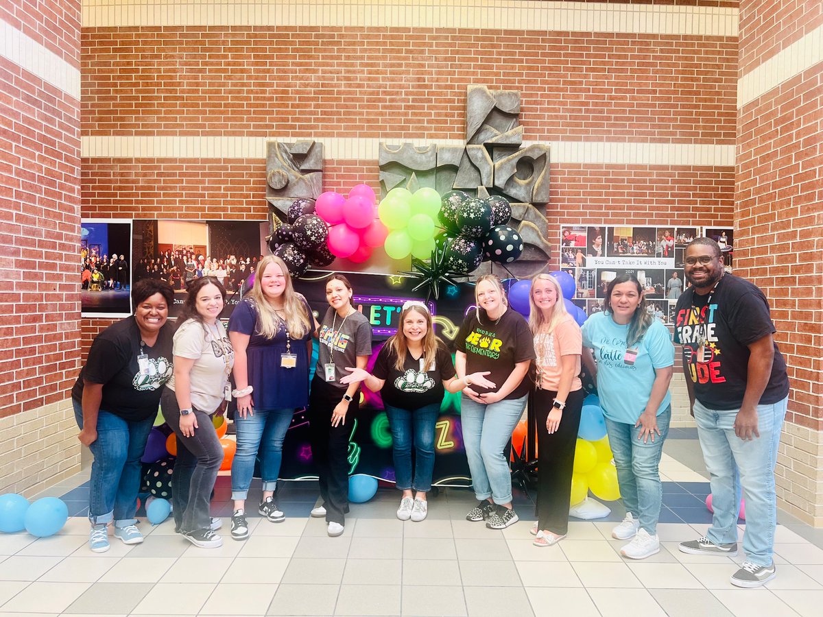 Such a fun day of learning with <a href="/BangElementary/">Bang Elementary</a> primary teachers! We are ready to GLOW!💚🐻💚🐻 <a href="/CFISDPK1/">cfisdprimary</a> #cfisdspirit