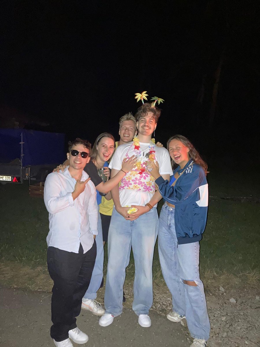 FledexLoL's tweet image. Ganz normaler Freitagabend