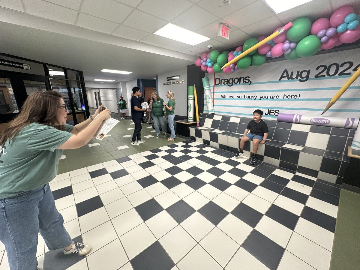 Meet the teacher was a huge success!  We are looking forward to a great year together! 💚🐉 #yearofthedragon <a href="/Carrollisd/">Carroll ISD</a>