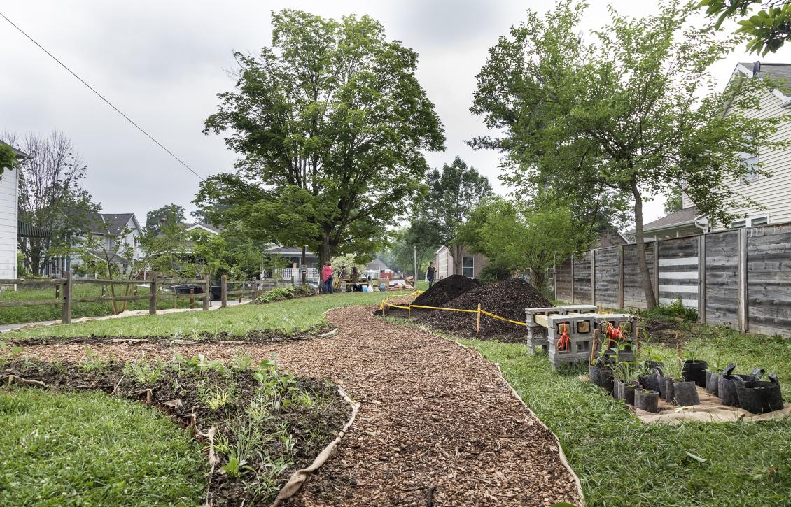 KnowltonOSU's tweet photo. The goal of the Diggers Studio, led by Assistant Professor of Landscape Architecture Michelle Franco, is to position physical labor and embodied knowledge as means to develop a socially and ecologically conscious landscape practice. 

Read the full story: https://t.co/3SGWJcdHHt https://t.co/NcdtdzkgOf