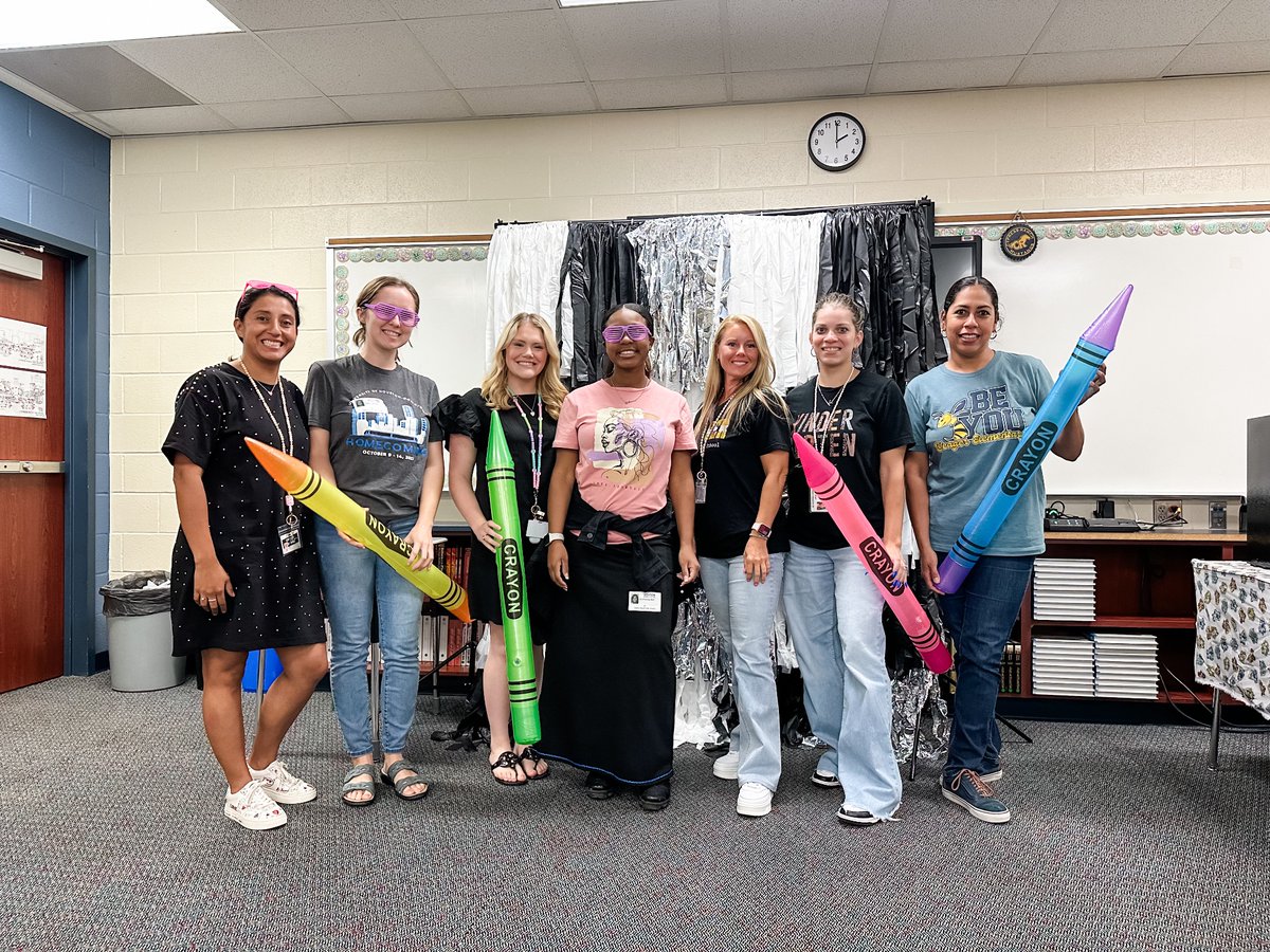 Thank you so much <a href="/ms_blanchette/">Elise Blanchette</a> and <a href="/Mrs_hernandezC/">Crystal Hernandez</a> for an amazing  Glowing Crazy with Monitoring Notebook Session. <a href="/CFISDPK1/">cfisdprimary</a> #cfisdglow #glowingnotes