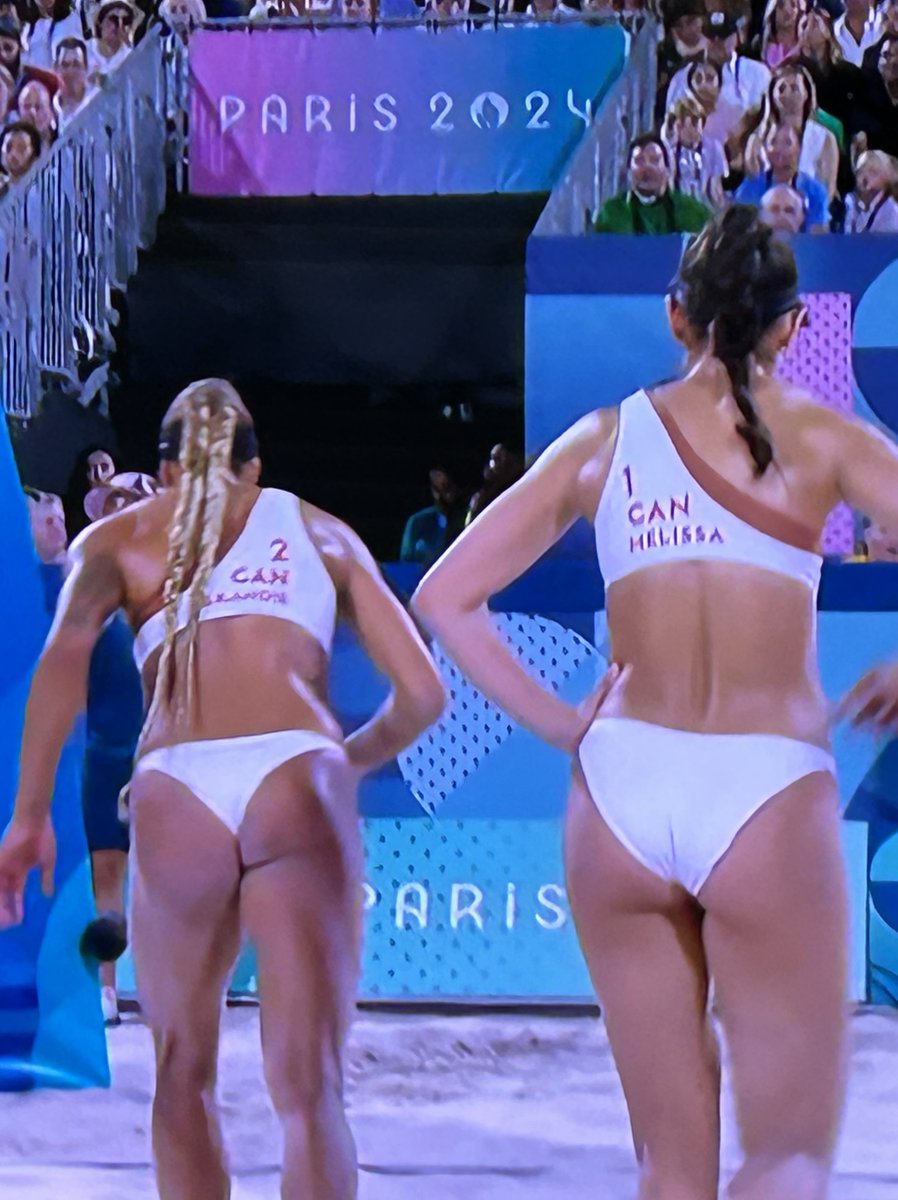 Hooberbloob's tweet photo. Brazil v Canada in beach volleyball - what is going on here?? https://t.co/XKeDfBNhNH
