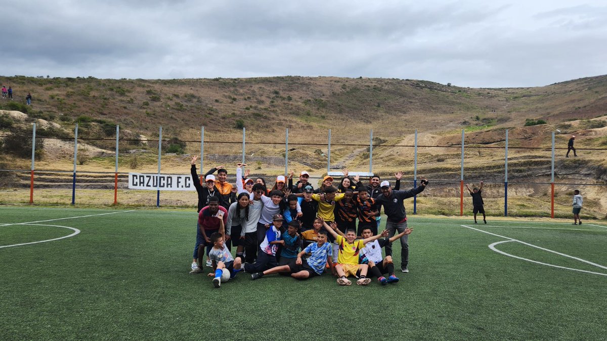 TiempodeJuegoTJ's tweet photo. ¡Acá se está cocinando algo!

Cancha Ciudadela Sucre - Soacha, Colombia. 
 
Ya viene nuestra alianza entre @FJorgeVergara @TiempodeJuegoTJ 

#AprenderJugando 

 @DRodriguezUribe https://t.co/MhswKGqBWb