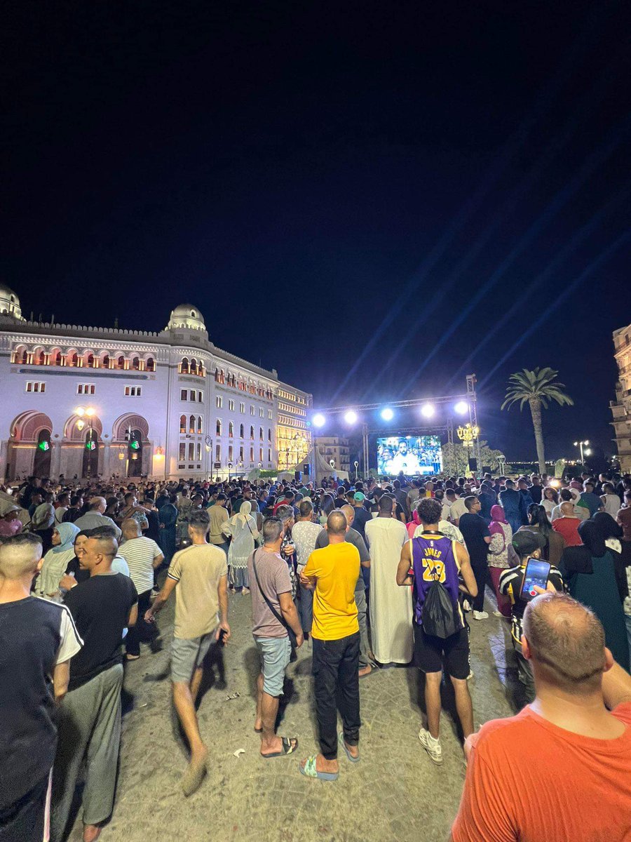 khaleddrareni's tweet photo. Alger en ce moment. 
#ImaneKhelif, l’Algérie 🇩🇿 entière est derrière toi
En route pour la 🥇 🥊 https://t.co/bhjmFJm9q6