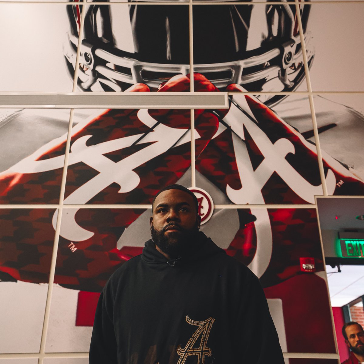 AlabamaFTBL's tweet photo. Only 2️⃣2️⃣ days until kickoff! 🏟️

Huge thanks to @markingramII for visiting and inspiring the team. 

#BPsiPhi #RollTide https://t.co/YZv8ht9jCX