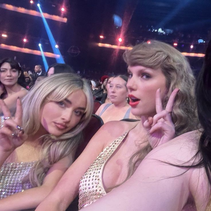 crisitalindaa's tweet photo. soy cris 19/🇲🇽 yo organice la integración junto con addie, soy swiftie hace un año pero la escucho desde peque, vi a taylor el 24/08, MI ALBUM es 1989 y MI CANCIÓN es cardigan y style, soy agustine , tmbn staneo a sabrina y danna paola rt para ser mutis, soy muy buena onda https://t.co/QCZ159fZ2S