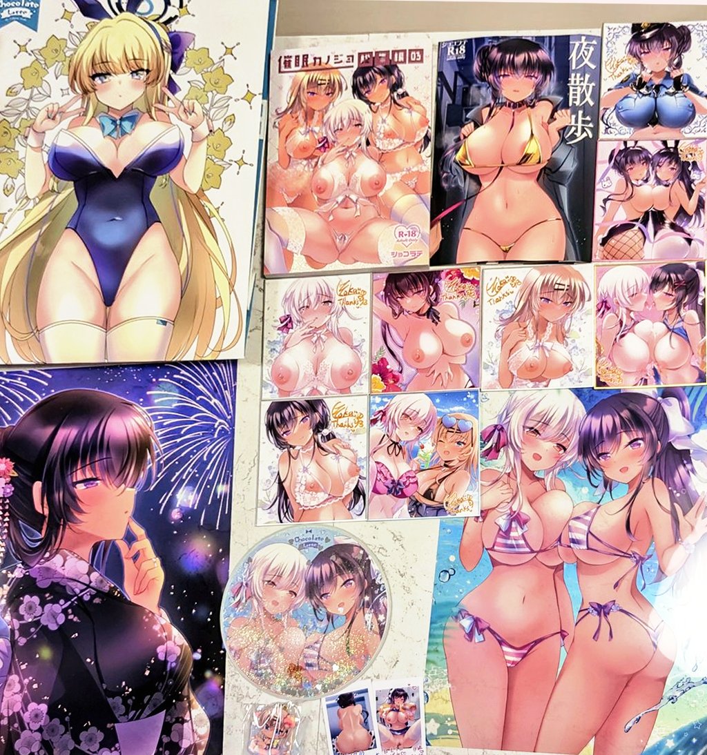 ブルアカセット・オリジナルセットの写真です📷
ミニ色紙はランダムです～🌟

紙袋、でかいサイズなのにクリアポスターもでかいから大きさが分かりづらいw 