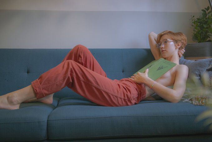 1 pic. It seems I can never not be a brat, even when reading to you

shot by @MissTerraForest https://t