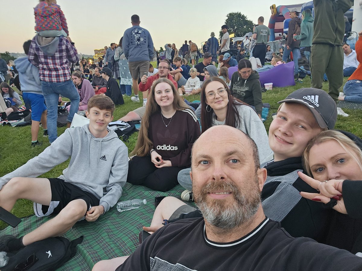 wynn_andy's tweet photo. Lovely evening at @bristolballoon as always! https://t.co/lTPzOoLjSm