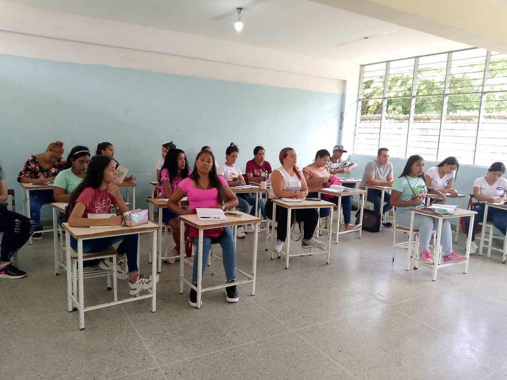 MPPEU_Ve (@mppeu_ve) on Twitter photo #SemanarioMPPEU Los estudiantes de la @Unesr Núcleo San Juan de los Morros del estado Guárico, potencian sus conocimientos para avanzar en el desarrollo de la nación.
#CIU2024
<a href="/NicolasMaduro/">Nicolás Maduro</a>
<a href="/delcyrodriguezv/">Delcy Rodríguez</a>
<a href="/sandraoblitasr/">Sandra Oblitas Ruzza</a> #SemanarioMPPEU Los estudiantes de la @Unesr Núcleo San Juan de los Morros del estado Guárico, potencian sus conocimientos para avanzar en el desarrollo de la nación.
#CIU2024
<a href="/NicolasMaduro/">Nicolás Maduro</a>
<a href="/delcyrodriguezv/">Delcy Rodríguez</a>
<a href="/sandraoblitasr/">Sandra Oblitas Ruzza</a>