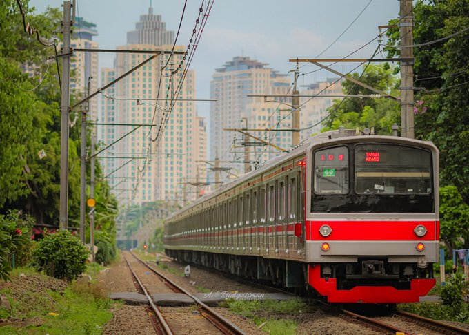 CommuterLine's tweet photo. Awali pagi dengan doa serta semangat, semoga hari ini penuh berkah dan kebahagiaan. Selamat pagi dan selamat beraktivitas #RekanCommuters. https://t.co/kWJsORtDds