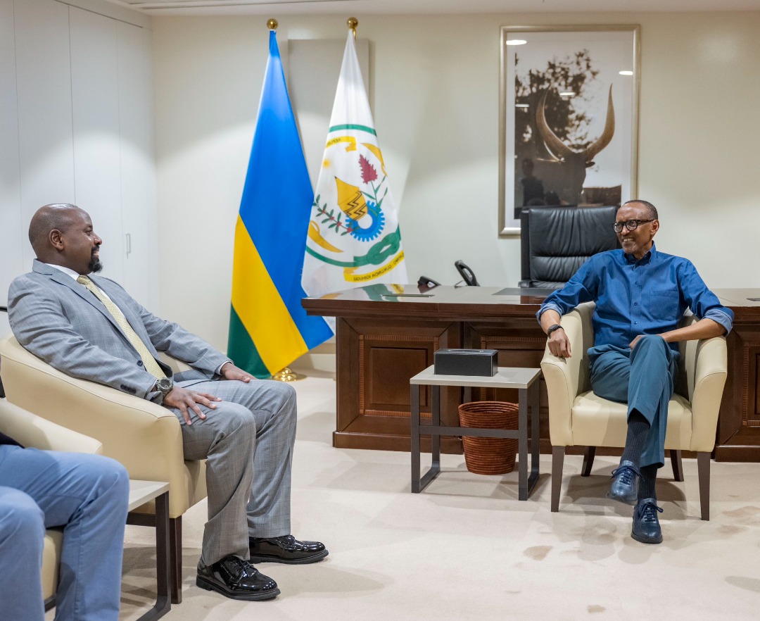 Gen_Rwashande_'s tweet photo. Ngarutse murugo I Rwanda, iwabo w'Intwali. https://t.co/oOq8FFPKbz