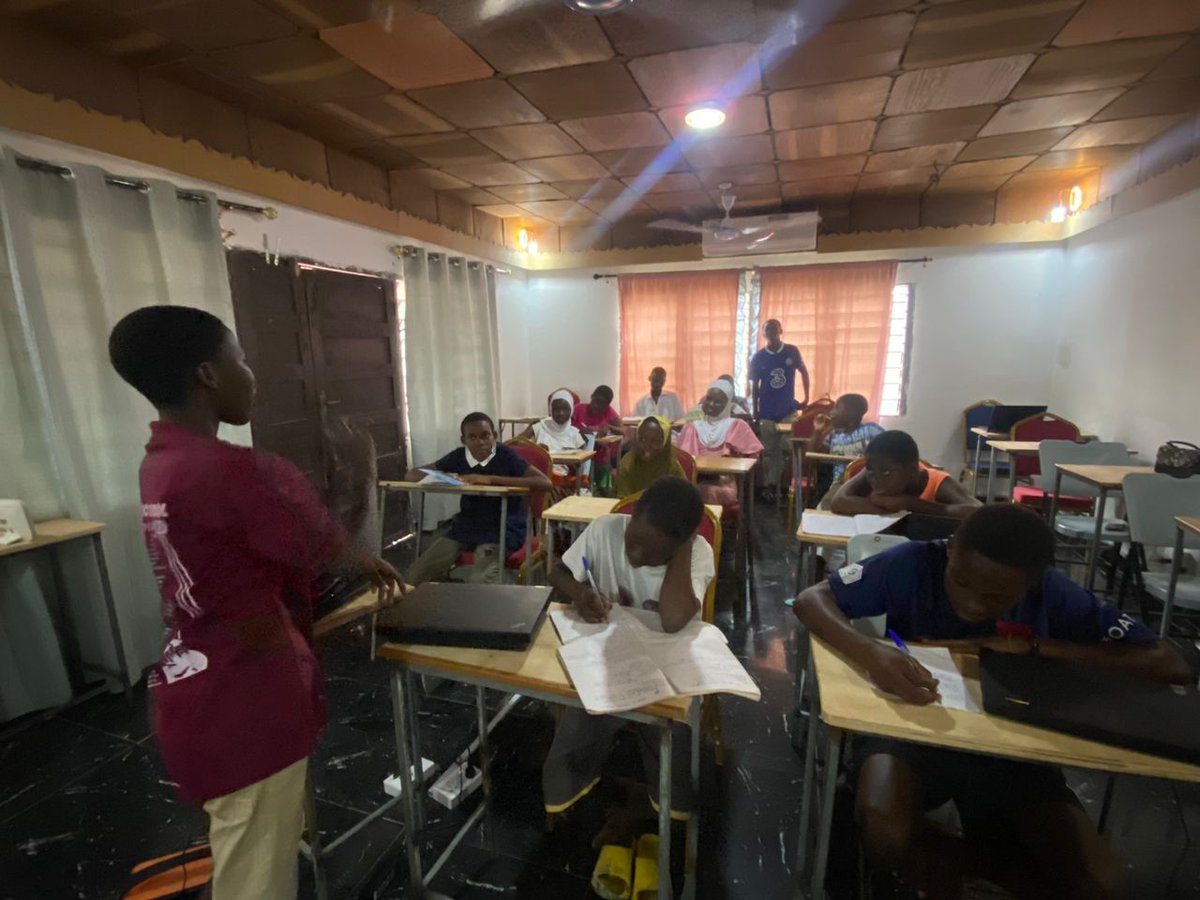 bitcoin_dua's tweet image. 2nd week of our #codingfordevelopment project under the #Bitcoin Beach Grant for Circular Economies. We have started rewarding our students with SATs and there's a challenge of 15 out of 25 participants not having phones at all. #Support us by donating to our geyser