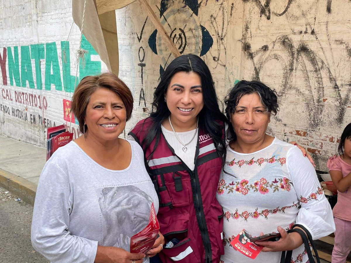 NoraMEscamilla's tweet photo. La confianza de la gente se gana tocando puerta a puerta y se agradece entregando resultados.🙏🏼
Hoy, en mi tercer y último informe de labores como diputada local, agradecí la confianza del #DistritoX visitándolos en sus casas y mostrándoles los resultados de mi gestión.
¡Gracias a las y los vecinos por su respaldo, por sus palabras, su ánimo y caminar conmigo para tener buenos resultados! Hoy soy testimonio de que amor con amor se paga. 💜
#TercerInforme
#NuncaSinMujeres