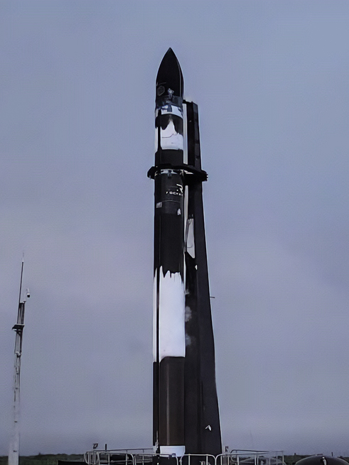 RocketLab's tweet photo. Launch rehearsal complete for our weekend mission for @capellaspace, with greens across the board for Sunday's launch attempt from Launch Complex 1.

Launch window opens August 11:
🚀NZT | 11:15 PM 
🚀UTC | 11:15 
🚀PDT | 04:15 AM
🚀EDT | 07:15 AM
https://t.co/xyg2Ghty8K https://t.co/kDzMZx4tNu