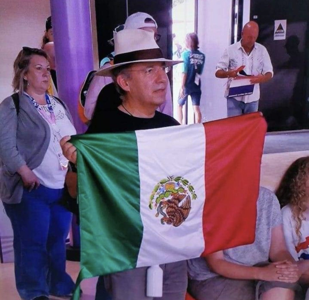 Crudísimo, pero apoyando  a Marco Verde... aunque estaba viendo el microondas de la cantina.