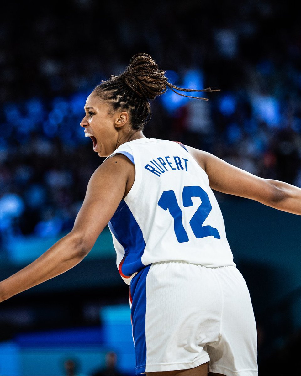 the__YMF's tweet photo. 🚨 ILIANA FREAKING RUPERT 🚨

Voilà ce qu’il se passe quand on met Ili sur le terrain. 

15pts à 5/14, 7rbds, 2ast, 3stl, 1blk pour 16 d’évaluation en 31min.

Une défense agressive sur Emma, des shoots clutchs comme pas possible, et toujours un coeur gros comme ça ❤️

Warrior⚔️ https://t.co/qAos6sAzzr