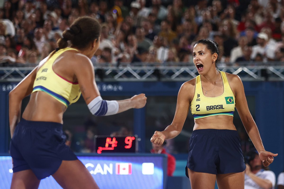 MidiaNINJA's tweet photo. MULHERES DE OURO! 🥇🥇🥇
Nossas medalhistas de ouro! É a olimpíada da mulherada! https://t.co/X3MV1FYDlp