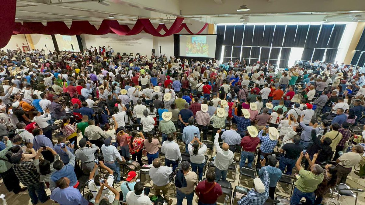 DEELAYUUK's tweet photo. En el #DiaInternacionalDeLosPueblosIndigenas la Comisión de Puntos Constitucionales de la @Mx_Diputados ha aprobado el Dictamen de Reforma Constitucional sobre los derechos de los pueblos indígenas y afromexicanos enviada por el Presidente @lopezobrador_ el 5 de febrero del año 2024. 

Agradezco la voluntad y el compromiso de los  Diputados Federales que han aprobado este histórico Dictamen, en especial el Dip. Juan Ramiro Robledo (@jramirorobledo) y la Dip. Irma Juan Carlos (@irmajuancarlos) que han escuchado la voz y las justas exigencias de nuestros pueblos!