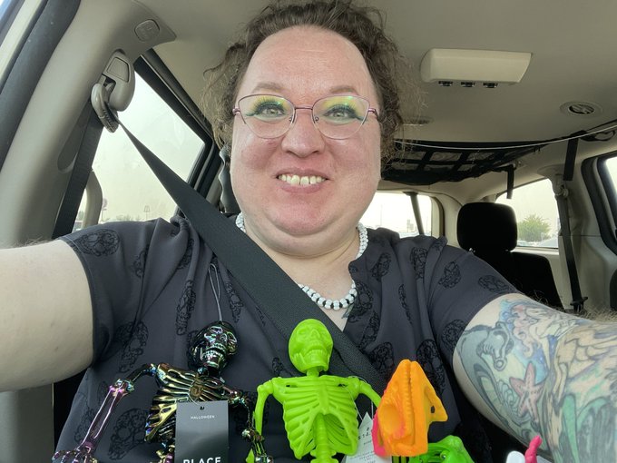 The wife is indulging my habits, got me two more posable skeles and a gecko skele!   Can&rsquo;t wait to put<a href="/tag/salacioussunday"class="tags"><span>#salacioussunday</span></a>