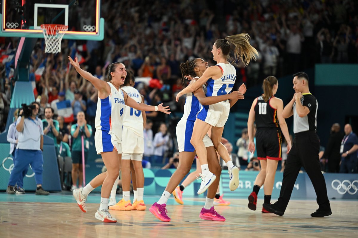 EquipeFRA's tweet photo. NOS BLEUES EN FINALE DES JEUX OLYMPIQUES 🫶

📸 CNOSF / KMSP https://t.co/BcVygtQ3kk