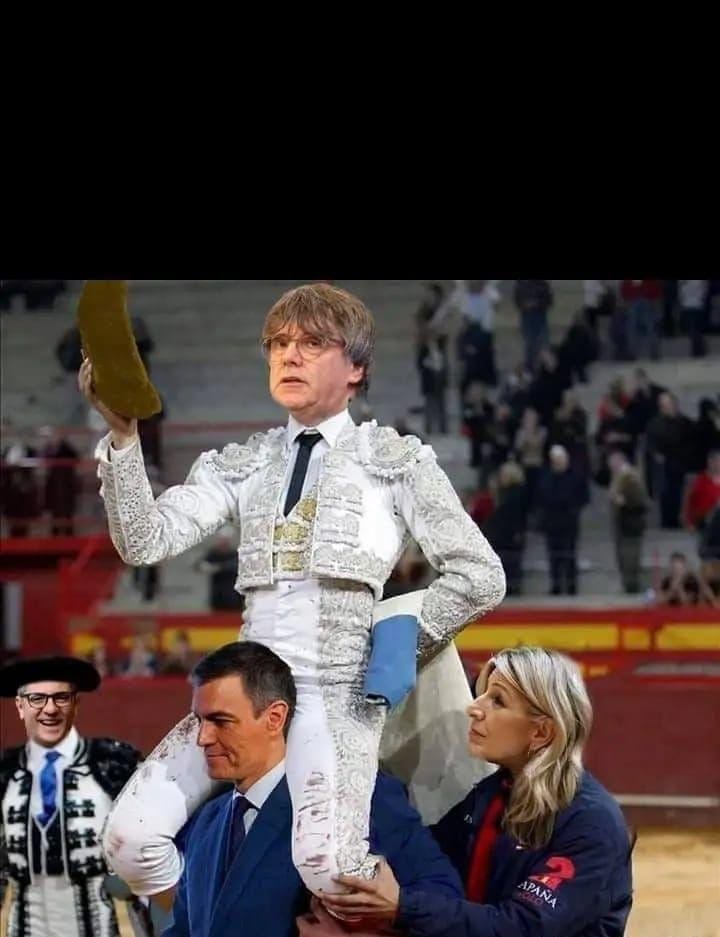 i_ocana's tweet photo. @ernesturtasun @salvadorilla Un nuevo espectáculo de magia, producido por los socialistas de España!!!! 

La 4 parte de... me ves y no me ves: 

Puigdemont, el mago de la tinieblas 🤣

Carahotes!!!! 

España, el chiste del mundo 👏👏 https://t.co/XKzyTW4F1l
