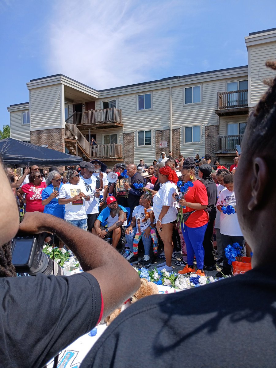 miguel2586's tweet image. 10 years &amp;amp; the whole world will always know &amp;amp; #SayHisName. We&apos;ll never forget you, #MikeBrown, or the movement that your loss started. #Ferguson