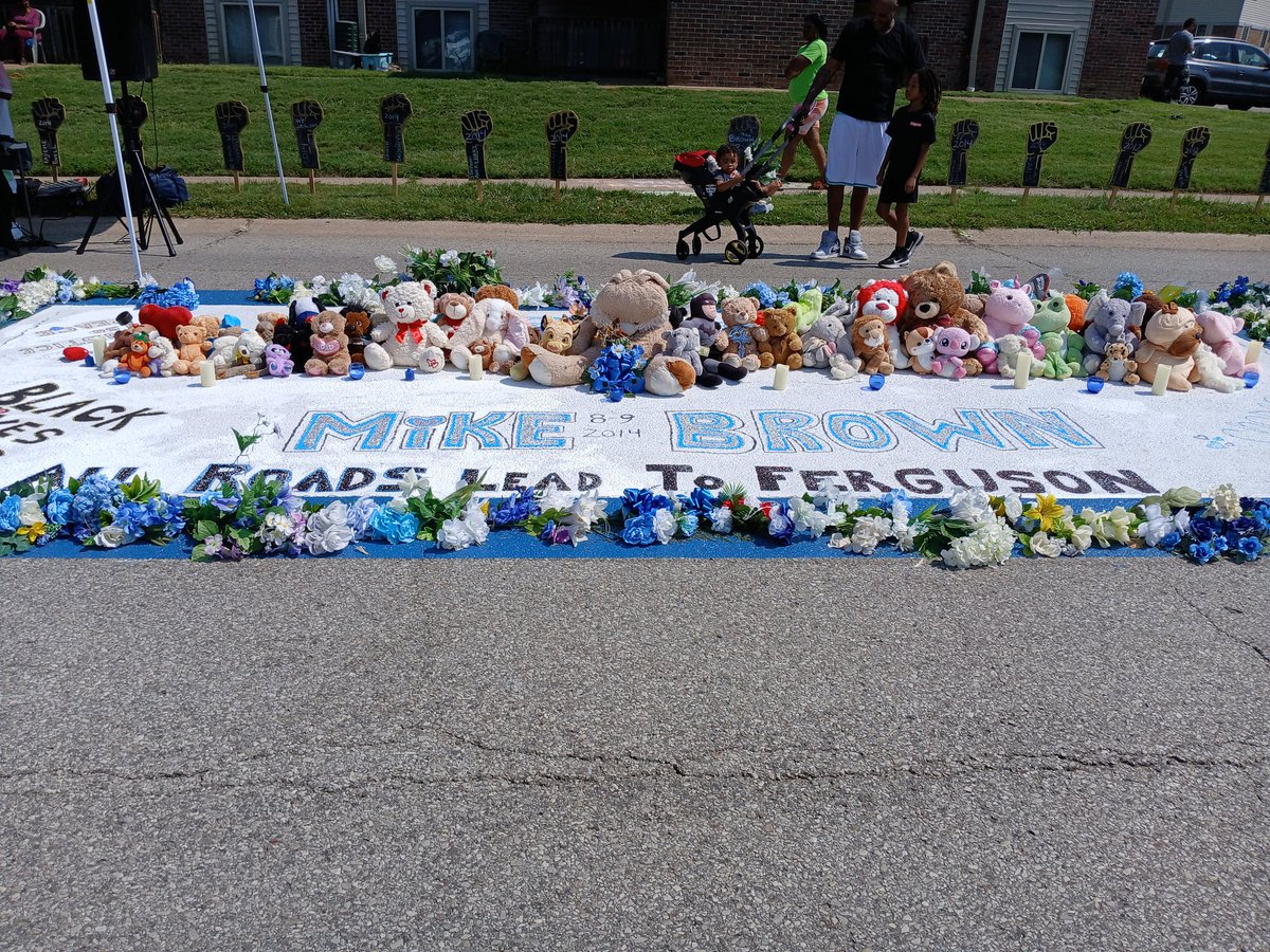 miguel2586's tweet image. 10 years &amp;amp; the whole world will always know &amp;amp; #SayHisName. We&apos;ll never forget you, #MikeBrown, or the movement that your loss started. #Ferguson