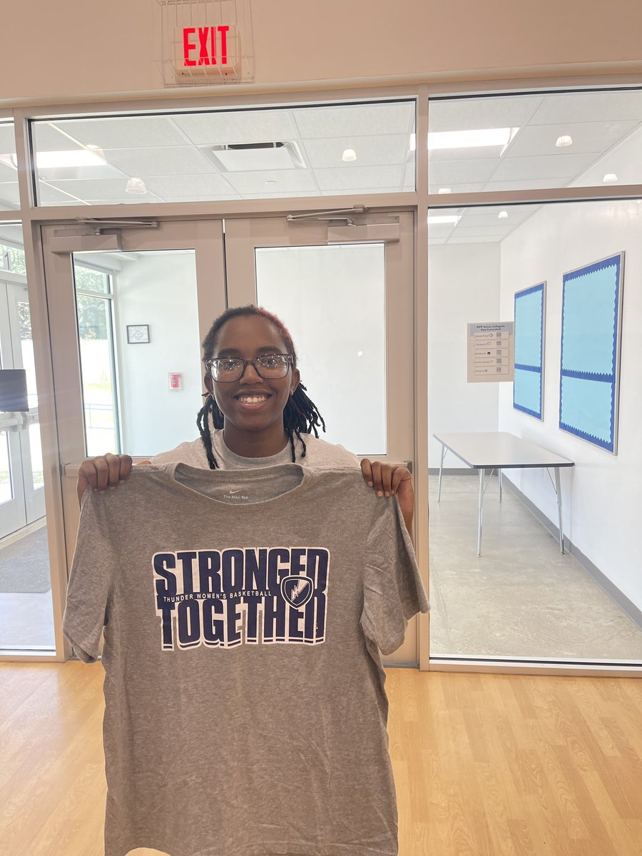 CoachDeJones's tweet photo. Signing Day for Ca’Mya.   
Congratulations!!!!!!  Keep pushing 💪🏾 https://t.co/YjPxAYOPbQ