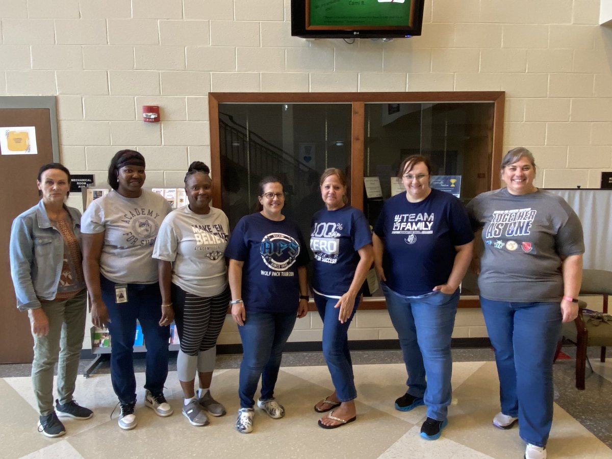 5BrandEdd's tweet photo. Great ending to a productive first day! Always a good feeling to see the PACK representing!! @AFSWolfpack #D5FirstDay https://t.co/aSQADUk8uU