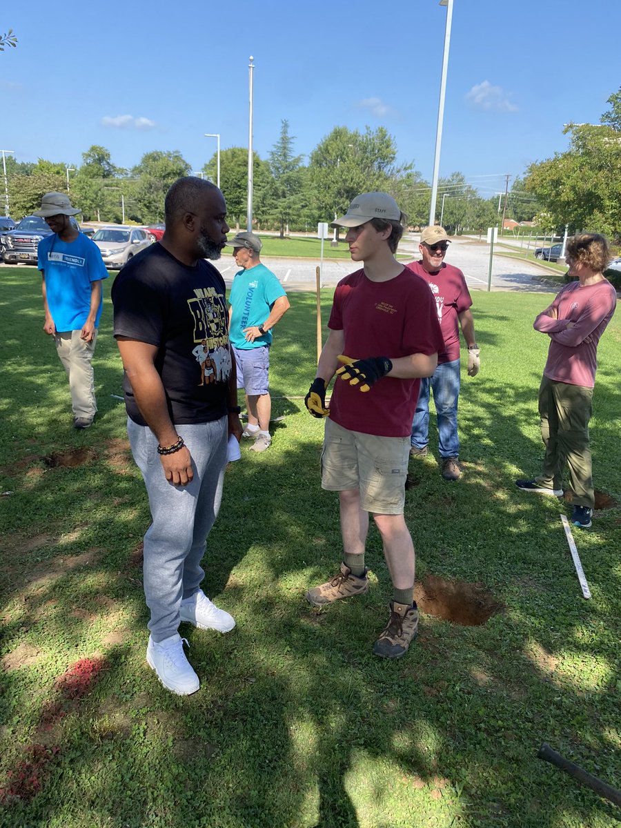 WadeHampton_HS's tweet photo. π¨ WHHS Alumni prior to 2006, remember T-Court? π¨
Weβre excited to announce the New WHHS Outdoor Classroom π³π, built on the same spot as the old T-Court! Huge thanks to Nathan Cloer (EastsideHS) for making this possible through his Eagle Scout project.
#LeadingLikeGenerals https://t.co/64OPU5152s