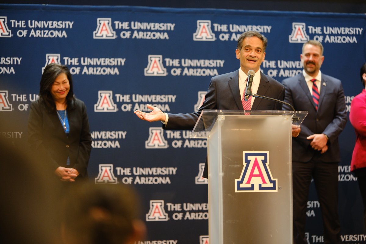Carolina Cuellar Colmenares (@wzrd_of_lnlynss) on Twitter photo Suresh Garimella, the UA’s newly announced president, spoke at a press conference for the first time since being chosen for the role. When asked about his toughest question during the interview process he said “I wouldn’t say there were any surprising questions.”
<a href="/AZLuminaria/">AZLuminaria</a> Suresh Garimella, the UA’s newly announced president, spoke at a press conference for the first time since being chosen for the role. When asked about his toughest question during the interview process he said “I wouldn’t say there were any surprising questions.”
<a href="/AZLuminaria/">AZLuminaria</a>